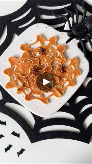 Spiderweb Pancakes, Food Art Pancakes, Halloween Food Art, Comidas Halloween, Breakfast Halloween, Halloween Pancakes, Chocolate Spiders, Recetas Halloween, Halloween Breakfast