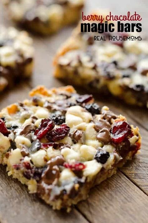 Chocolate Magic Bars, Trail Mix Granola Bars, Magic Bars Recipe, Magic Bars, Granola Recipe Bars, Dessert Bar Recipe, Cake Bars, Cookie Bar Recipes, Quick Oats