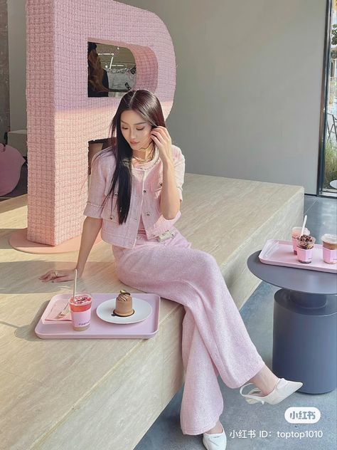 Pink Tweed Set, Tweed Outfit, Tweed Set, Vietnamese Coffee, Pink Tweed, Floral Gown, Casual Day Outfits, Estilo Preppy, Ulzzang Fashion