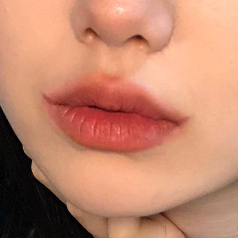 Coquette Lip Makeup, Korean Lips Aesthetic, Lips Claims For Dr, Lip Looks Aesthetic, Natural Lips Aesthetic, Uzzlang Lips, Pretty Lips Natural, Lip Makeup Aesthetic, Lip Claim