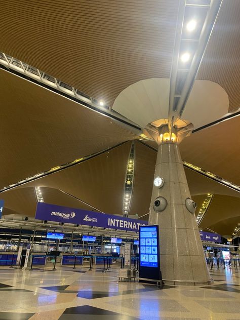 Malaysian Aesthetic, Kisho Kurokawa, Gas Work, Vacay Spots, Kuala Lumpur International Airport, Kuala Lumpur City, Airport Aesthetic, Stylish Luggage, Airport Photos