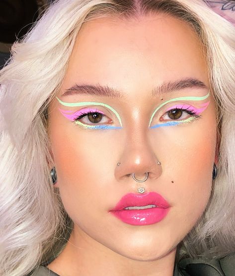 Pastel Eyeliner, Pastel Graphic, Neon Eyeshadow, Pastel Makeup, Easter Makeup, Kawaii Makeup, Makeup Artist Business, Rave Makeup, Graphic Eyeliner