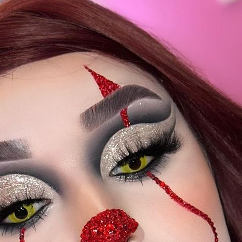 𝓐𝓷𝓰𝓮𝓵𝓲𝓬𝓪 𝓶𝓲𝓼𝓽𝓻𝓪𝓵 on Instagram: "Makeup pennywise 🤡
Inspirado en mi hermosa @makeup_lariza 🫶🏻
Detalles; @lalis_beauty_ paleta la Oaxaqueña y contornos 
@lalis_beauty_ pestañas y pigmentos 
@angymistralbeauty labial Kitty rojo
@ttd_eye contactos 
@shein_mex @sheinofficial peluca 

#makeupartist #makeup #makeupinspiration #makeupideas #makeupinspo #makeupglitter #makeuphalloween #halloween #halloweenmakeup #shein #sheinofficial" Pennywise Eye Makeup, Make Up Inspiration, Instagram Makeup, Maquillaje De Ojos, Halloween Makeup, Makeup Ideas, Eye Makeup, Kitty, Holidays