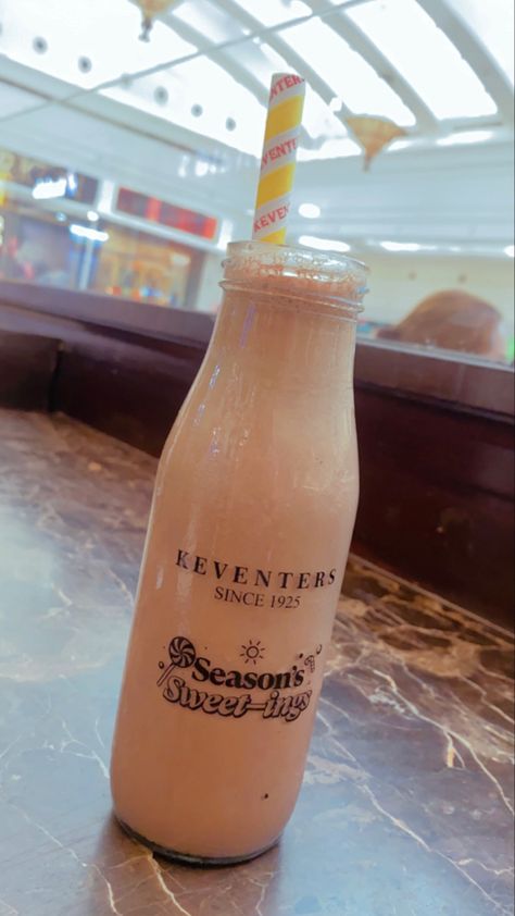 #keventers #shake #milkshake #milk #butterscotch #chocolate #vanilla #icecream #aesthetic #drink #summer #pinterest Milk Shake Aesthetic, Aesthetic Drink, Smoothie Cup, Milk Shake, Smoothie, Vanilla, Ice Cream, Milk, Drinks