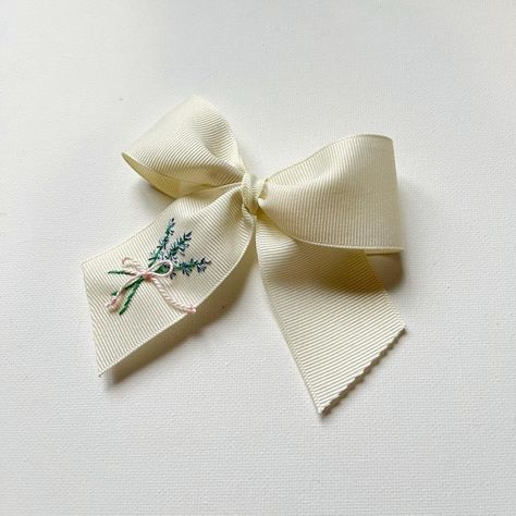 Handmade + embroidered bouquet in grosgrain ribbon attached to a 1.9'' alligator clip - Embroidered Bouquet, Bouquet Ribbon, Ribbon Bouquet, Barrette Clip, Grosgrain Ribbon, Gift Registry, Alligator, Wedding Party, Etsy Accessories