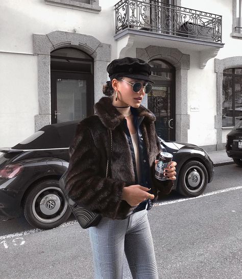 Baker Boy Hat Outfit, Winter Hat Outfit, Rome Outfits, Baker Boy Hat, Winter Fashion Outfits Casual, Woman Suit Fashion, Europe Fashion, Makeup Style, Makeup Fashion