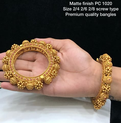 Temple Jewellery Kada Gold, Gold Jewellery Bangles Design, Pacheli Bangle Gold, Patla Bangles Gold Antique, Gold Gajra Bangles, Rajwadi Gold Kangan, Temple Bangles Gold Jewellery, Temple Jewellery Bangles, Indian Gold Bracelet