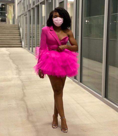 Fashion Bomb Daily on Instagram: “This dress has become a wardrobe essential ladies! The #Oyemwen One Shoulder Tutu Mini is sophisticated, sexy & chic. Offered in a variety…” Full Sleeve Prom Dress, Birthday Gowns, Sneaker Ball, Gala Outfit, Birthday Girl Outfit, Tulle Prom Dress, Brunch Outfit, Fashion Hacks Clothes, Homecoming Dresses Short