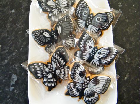 Black, White & Silver themed butterflies #brownsugarcookiesco Sweat Treats, Butterfly Cookies, Black Butterfly, White Butterfly, Quince, White Silver, Black Silver, Butterflies, Sugar Cookie