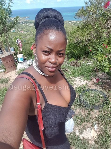 Sugar Momma, Looking For A Relationship, Women Looking For Men, Big Women Fashion, Dating Women, Chubby Fashion, Rich Women, Black Women Fashion, Single Women