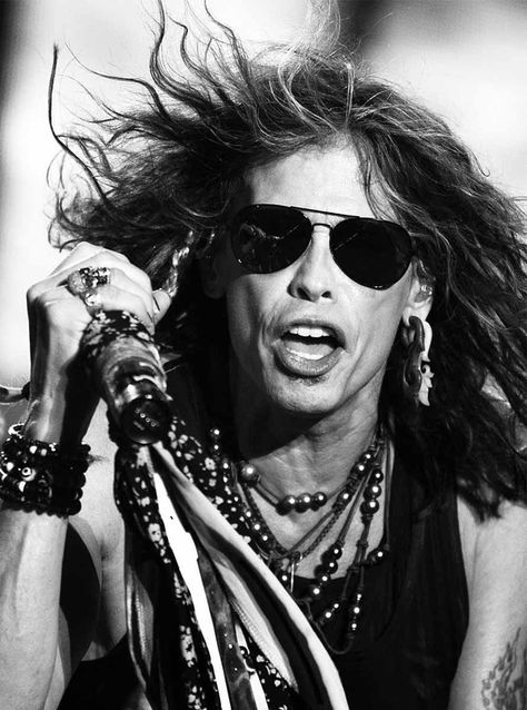 Aerosmith rock-roll-in-black-white Mia Tyler, Tyler Aerosmith, Steven Tyler Aerosmith, Musica Rock, Cyndi Lauper, Steven Tyler, Liv Tyler, Lenny Kravitz, I'm With The Band