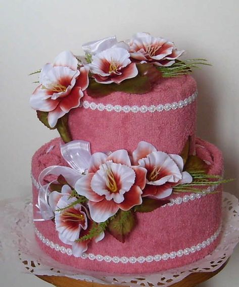 21 Unusual Homemade Mothers Day Gift Ideas, Amazing Towel Cakes Homemade Mothers Day Gift, Dish Towel Cakes, Kitchen Towel Cakes, Craft Gift Basket, Spa Cake, Indian Cake, Mothers Day Baskets, Towel Cake, Towel Cakes