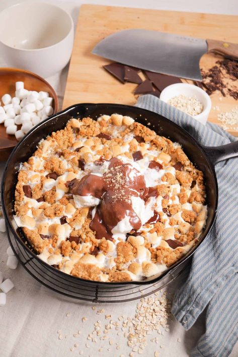 S’mores Campfire Skillet Graham Cracker Dough, Gluten Free Smores, Baked Smores, Skillet Desserts, Easy No Bake Cookies, Camping Desserts, Perfect Brownies, Chocolate Graham Crackers, No Bake Bars