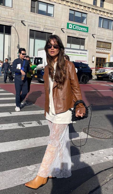 Outfit Verano, Latina Outfits, White Lace Skirt, Mode Zara, Skandinavian Fashion, Chique Outfits, Rock Outfit, Looks Party, Looks Street Style