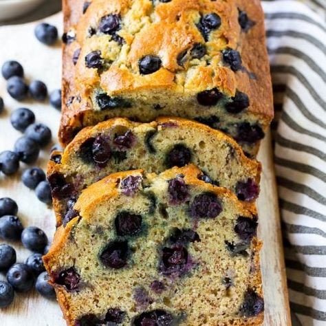 Blueberry Banana Bread - Dinner at the Zoo Banana Bread Recipe Uk, Banana Blueberry Bread, Bread Blueberry, Bread Dinner, Blueberry Bread Recipe, Blueberry Banana Bread, Bread Homemade, Recipe Critic, Banana Cake Recipe