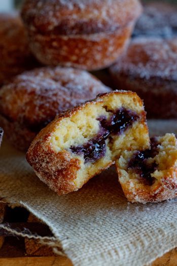 Baked Doughnut, Jam Donut, Doughnut Muffins, Baked Doughnuts, Donut Muffins, Filled Muffins, Muffin Tin Recipes, Blueberry Jam, Homemade Donuts