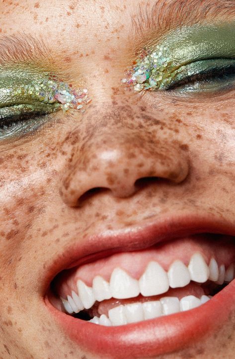 Zikeyah by Alicia Stepp :: Behance Editorial Beauty Photography, Summer Beauty Editorial, Beauty Photography Creative, Playful Editorial, Green Glitter Eyeshadow, Beauty Editorial Photography, Make Up Photography, Eyeshadow Inspiration, Mode Editorials