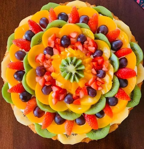 Fruit Tray Designs, Cursed Cakes, Fruit Salad Decoration, Food Combos, Fruit Buffet, Amazing Food Platters, Fruit Tart Recipe, Fruits Decoration, Fruit Decoration