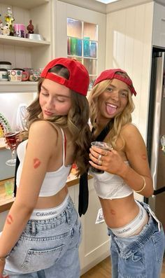 Halloween Pic Inspo Friends, 2 Friend Costume Ideas, Halloween Ideas For 2 People, Magic Mike Outfit Women, College Halloween Costumes Women, Magic Mike Halloween Costume Women, Fotos Halloween Aesthetic, Costume Ideas 3 Friends, Magic Mike Outfit