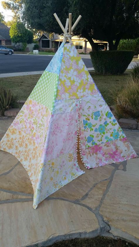 Vintage Sheets Repurposed, Upcycle Sheets, Sheet Tent, Sew Ideas, Daycare Decor, Tee Pee, Upcycled Clothes, Vintage Pillow Cases, Toy Ideas