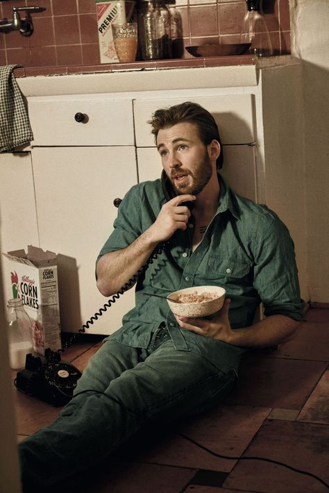 5 Photos from Our Chris Evans Cover Shoot Evan Green, Chris Evans Girlfriend, Esquire Cover, Captain America Star, Chris Evans Smile, Chris Evans Tumblr, Chris Evans Beard, Chris Evans Shirtless, Chris Evans Funny