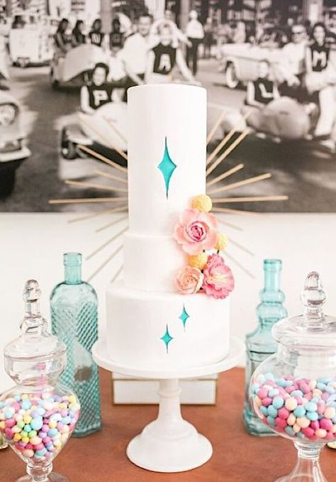 Midcentury Modern Wedding Cake, Mid Century Bridal Shower Ideas, Mid Century Modern Wedding Cake, Mid Century Wedding Cake, Retro Bridal Shower Decorations, Retro Wedding Cake, Mid Century Modern Wedding, Retro Bachelorette, Palm Springs Bachelorette