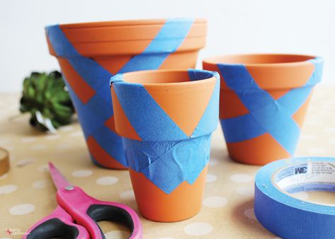 DIY Painted Terracotta Pots - Easily spruce up any clay pot with paint! Pot Painting Ideas Easy, Painted Terracotta Pots, Mini Cactus Garden, Canvas For Painting, Diy Terra Cotta Pots, Pots Ideas, Pots Diy, Pot Painting, Painted Terracotta