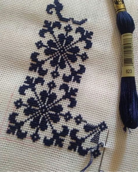 Russian Cross Stitch, Blackwork Cross Stitch, Cross Stitch Border Pattern, Simple Hand Embroidery Patterns, Cross Stitch Geometric, Crochet Bedspread Pattern, Mode Crochet, Embroidery Book, Embroidery Stitches Tutorial