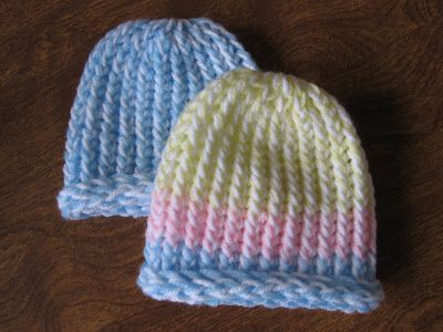 I've been doing some charity crafting again lately, and I thought I'd share my patterns for what I've been making. This almost doesn't quali... Knitting Loom Projects, Kids Hats Patterns, Loom Hats, Loom Knit Hat, Loom Crochet, Trendy Knitting, Loom Projects, Knifty Knitter, Loom Craft