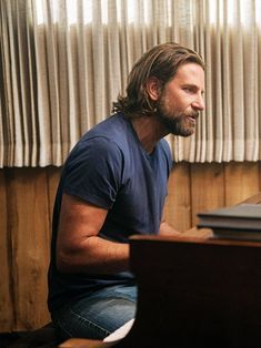 Bradley Cooper Haircut, Bradley Cooper Hair, Rocker Hair, Long Hair Beard, Mens Hairstyles With Beard, Men's Long Hairstyles, Mens Fashion Inspiration, Playing Piano, Cooper S