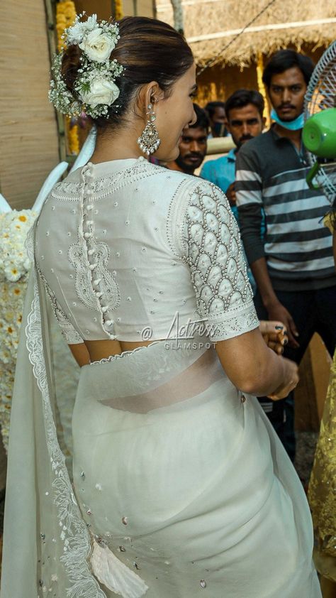 White Saree Blouse, Off White Saree, Long Blouse Designs, Cotton Blouse Design, Blouse Designs Catalogue, Simple Saree Designs, Best Blouse Designs, Latest Model Blouse Designs, Fashionable Saree Blouse Designs