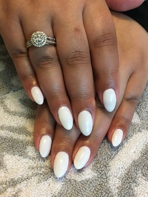 #White nails! Round shape 💅🏽💅🏽 #HerNailsRock White Oval Gel Nails, Oval Acrilyc Nails, White Almost Nails, White Nails Round Shape, Rounded White Nails, White Round Nails Design, Short Oval White Nails, White Acrylic Nails Oval, White Oval Nails Design