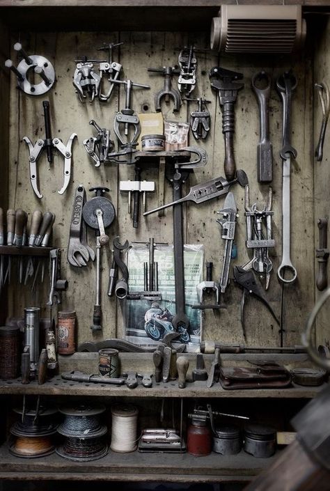 Mechanics Aesthetic, Garage Atelier, Mechanic Shop, Lemony Snicket, Mechanic Garage, Motorcycle Garage, Mechanic Tools, Garage Shop, Garage Tools