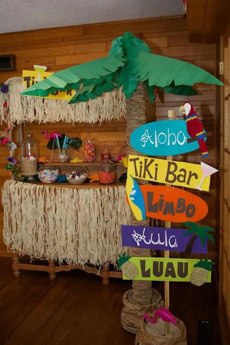 Teen Boy Party Ideas, Beach Party Ideas, Party Ideas Decoration, Hawaii Party Decorations, Dj Photo, Hawaiian Party Decorations, Ideas Cumpleaños, Luau Birthday Party