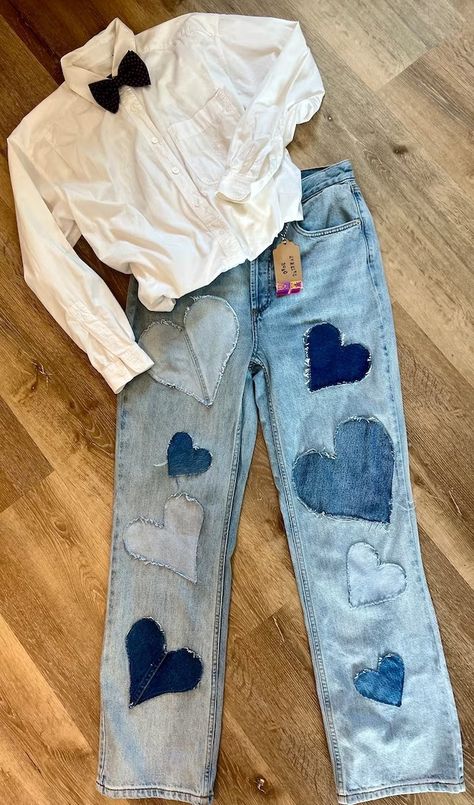 Frayed Jeans Diy, How To Patch Jeans, Boho Bottoms, Bedazzled Jeans, Bleached Flannel Shirt, Patched Denim Jeans, Boho Jeans, Denim Art, Upcycle Shirt