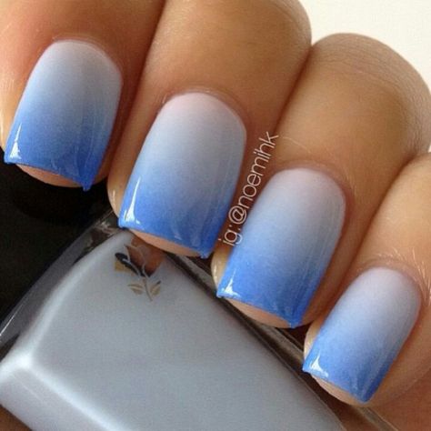 really pretty blue ombre nails. would be perfect for maybe the beach, or a cute movie! Nail Art Bleu, Blue Ombre Nails, Ombre Nail Art Designs, Nails Ombre, Ombre Nail Designs, Nail Art Ombre, Dipped Nails, Fancy Nails, Short Acrylic Nails