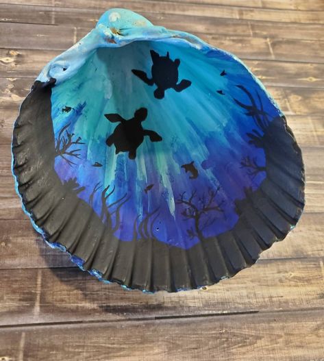 Painting Ideas On Seashells, Sea Shell Turtle Craft, Turtle Shell Painting, Shells Painting Ideas, Painting On A Seashell, Shell Turtle Craft, Shells Painting Acrylic, Inside Shell Painting, Paintings On Shells