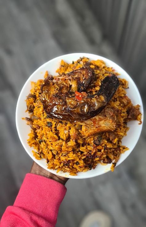 No.1 Catering & Food Delivery Service in Lagos on Instagram: “What the audio says 😂😂😂 The only thing you should be doing on your phone right now is placing your order for our Native Rice 🤤 Go ahead…” Nigerian Rice, Native Rice, Nigerian Foods, Afghan Food, Nigeria Food, African Recipes Nigerian Food, Afghan Food Recipes, Food Snap, Food Delivery Service