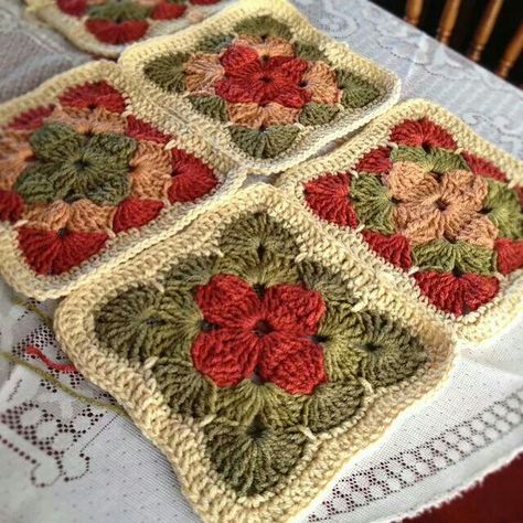 Crocheted granny-type squares Crocheted Squares, Diy Sy, Crochet Afgans, Needle Crafts, Crochet Blocks, Crochet Granny Square, Crochet Afghans, Crochet Square Patterns, Granny Squares Pattern