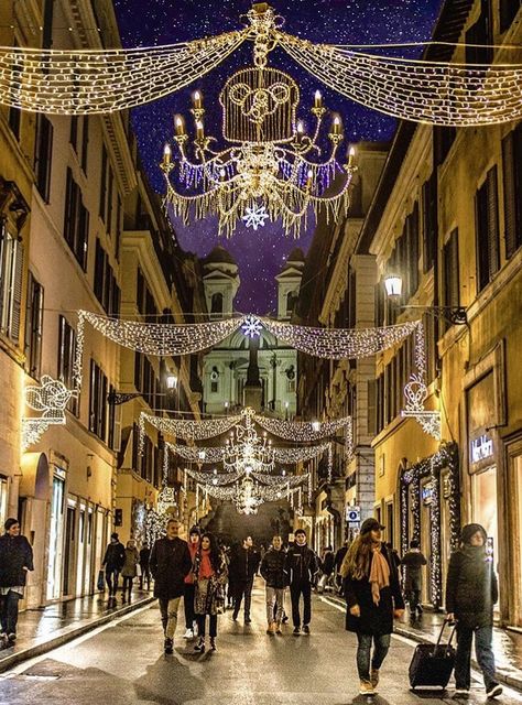 Christmas in Rome is magical ✨✨✨  📸Our Next Flight #rome #christmasdecor #christmas #italy #christmaslights Christmas In Rome, Rome Winter, Italy Winter, Christmas In Italy, St Peters Basilica, Classic Wedding Decorations, Rome Travel, Vacation Packages, Winter Aesthetic