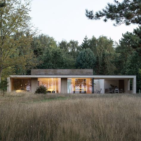 Atrium House, Clad Home, Minimal Architecture, Wooden Shutters, Clerestory Windows, Country Retreat, Built In Furniture, Concrete House, Garden Studio