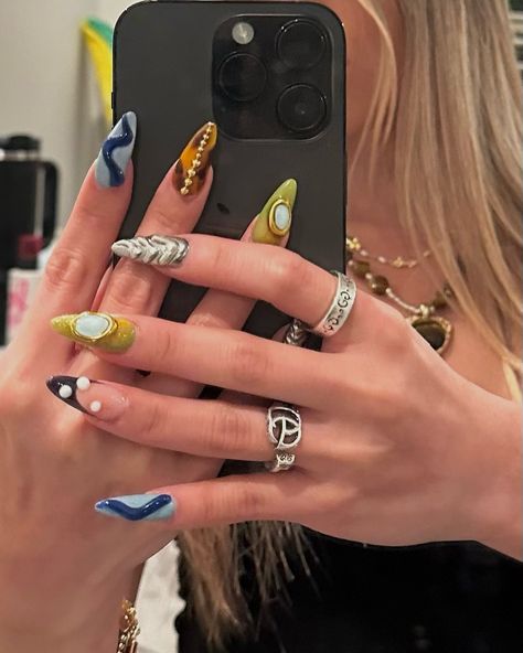 Nail Selfie Ideas, Zoifishh Nails, Nail Pose Ideas, June Vibes, Trendy Gel Nails, Nessa Nails, Nail Pics, Fun Summer Nails, Nail Stuff