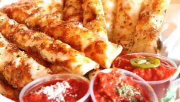 blog - Page 2 of 31 - Secret Copycat Restaurant Recipes Garlic Cheesy Bread, Cicis Pizza, Cheesy Bread Recipe, Pizza Ranch, Alfredo Pizza, Cheesy Breadsticks, Banana French Toast, Hot Cheese, Alfredo Sauce Recipe