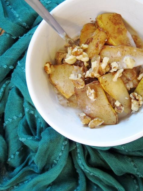 Chai and pear oatmeal Spiced Apples Recipe, Pear Oatmeal, Low Oxalate Recipes, Making Apple Pie, Low Histamine Diet, Low Histamine, Family Style Meals, Ginger Nut, Inflammatory Diet