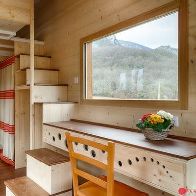 Tiny house sleeps six and opens bedroom to the elements with sliding roof Hidden Piano, Bedroom Desk Area, Single Story Extension, Small Loft Spaces, Portable Homes, Tiny Home Studio, Tiny House Building, Sliding Roof, Tiny House Living Room