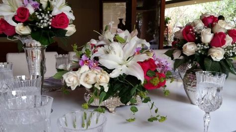 Flores Christmas Wedding Themes, Unique Bridal Bouquets, Winter Wedding Centerpieces, Red And White Weddings, Table Arrangements Wedding, Jacksonville Wedding, Red Rose Wedding, Rose Centerpieces, Wedding Event Design