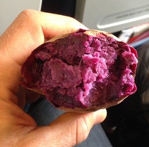 Eat Carbs! Particularly This One (with Recipe) Okinawa Diet, Okinawan Sweet Potato, Orange Sweet Potatoes, Purple Food, Purple Yam, Purple Potatoes, Purple Sweet Potatoes, Super Food, Sweet Potato Recipes