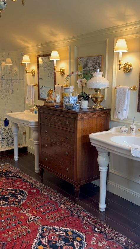 Phaedra (@houseandgardendog) • Instagram photos and videos New England Bathroom, English Country Bathroom, English Cottage Bathroom, Savanna Georgia, Eclectic Homes, Primary Bath, Victorian Bathroom, Interior Design Boards, Blue Hearts