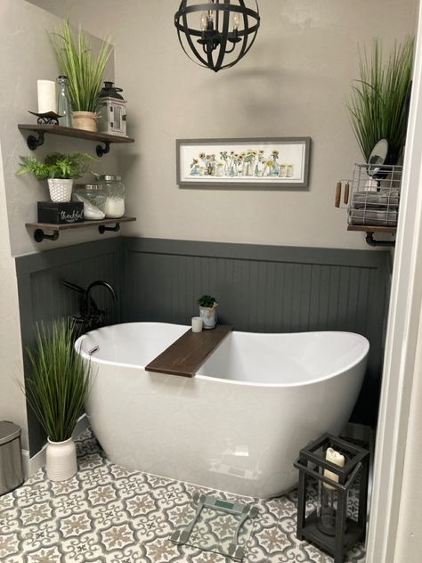 Soaking Tub Shelf, Soak Tub Small Bathroom, Small Bathroom Soaking Tub, Soaking Tub Small Bathroom, Soaker Tub Decor Ideas, Soaker Tub Decor, Tiny Bathroom Ideas With Bathtub, Soaker Tub Bathroom Ideas, Garden Tub Decor Master Bath