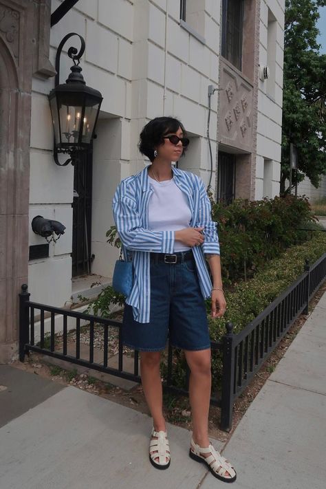 Trendy jorts outfit ideas Bermuda Shorts Outfit, Long Denim Shorts, Short Pants Outfit, Jean Short Outfits, Summer Shorts Denim, Jeans And Flats, Fisherman Sandals, Bermuda Jeans, Fashion People